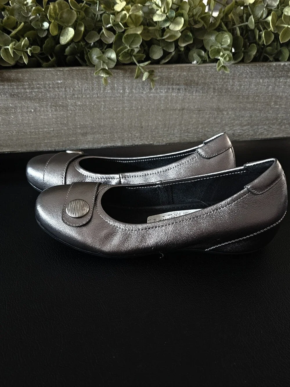Josef Seibel Metallic Dark Silver Round-Toe Flats W/Button Women's Sz 5